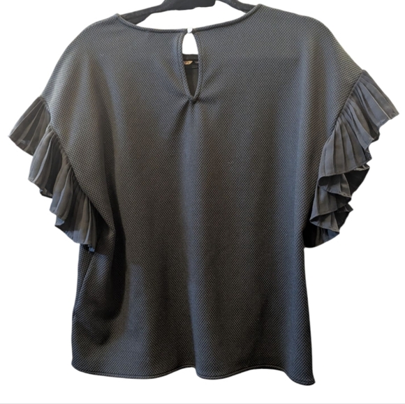 CeCe Elegant Black Ruffle Sleeve Top Sized Medium - Picture 4 of 5